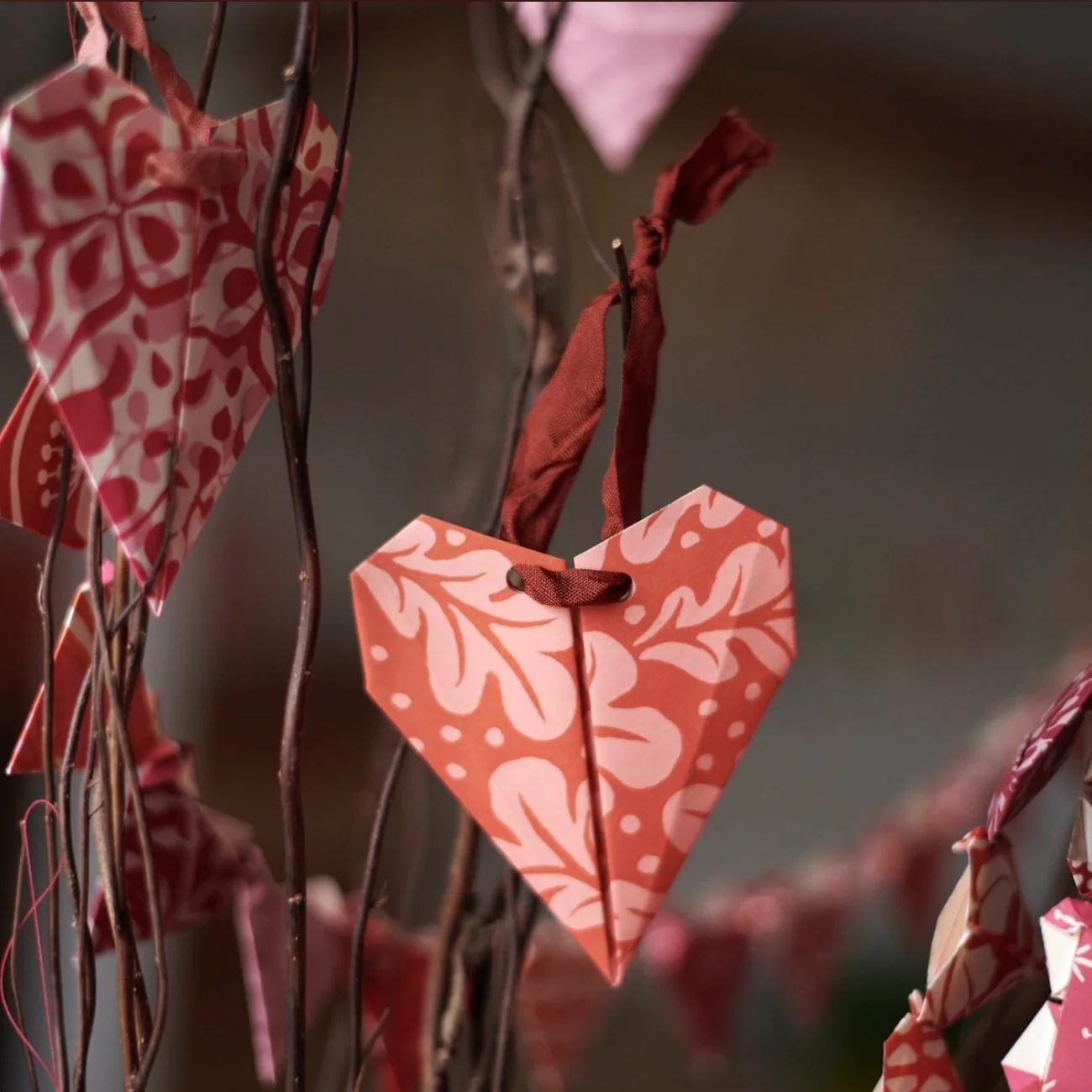 Cambridge Imprint Origami Heart Garland Kit - Image 4