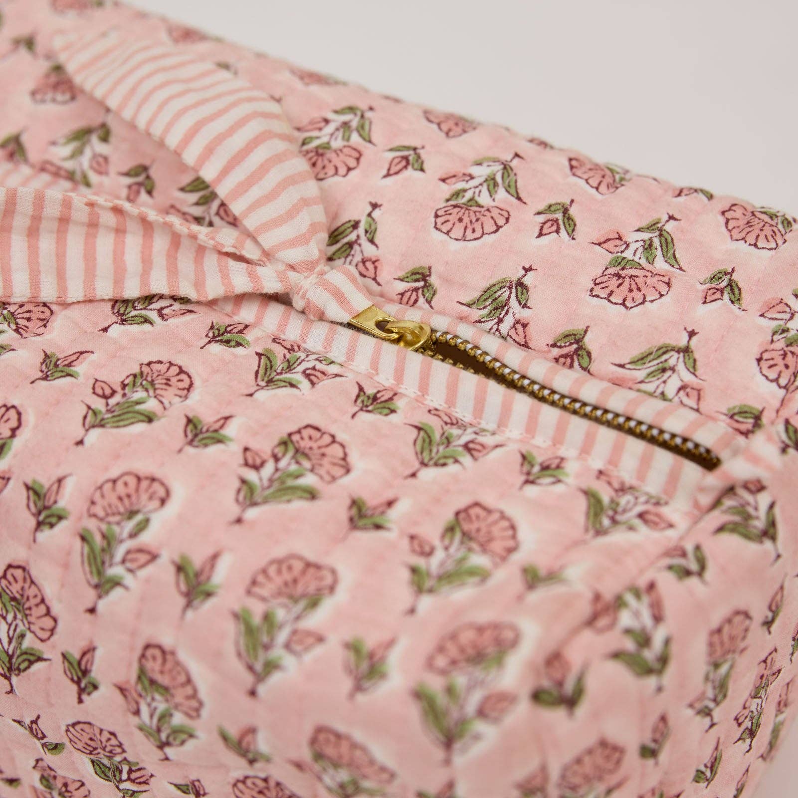 Organic Cotton Toiletry Bag (Large) - Ditsy Floral Blush - Image 4