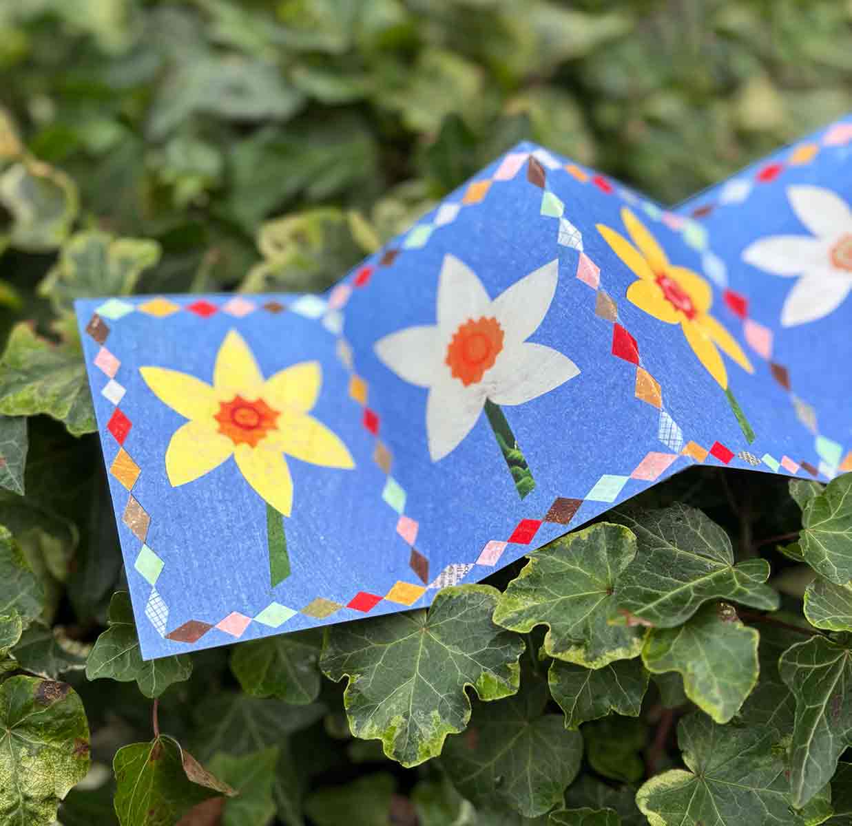 Patchwork Daffodil Concertina Card - Image 2