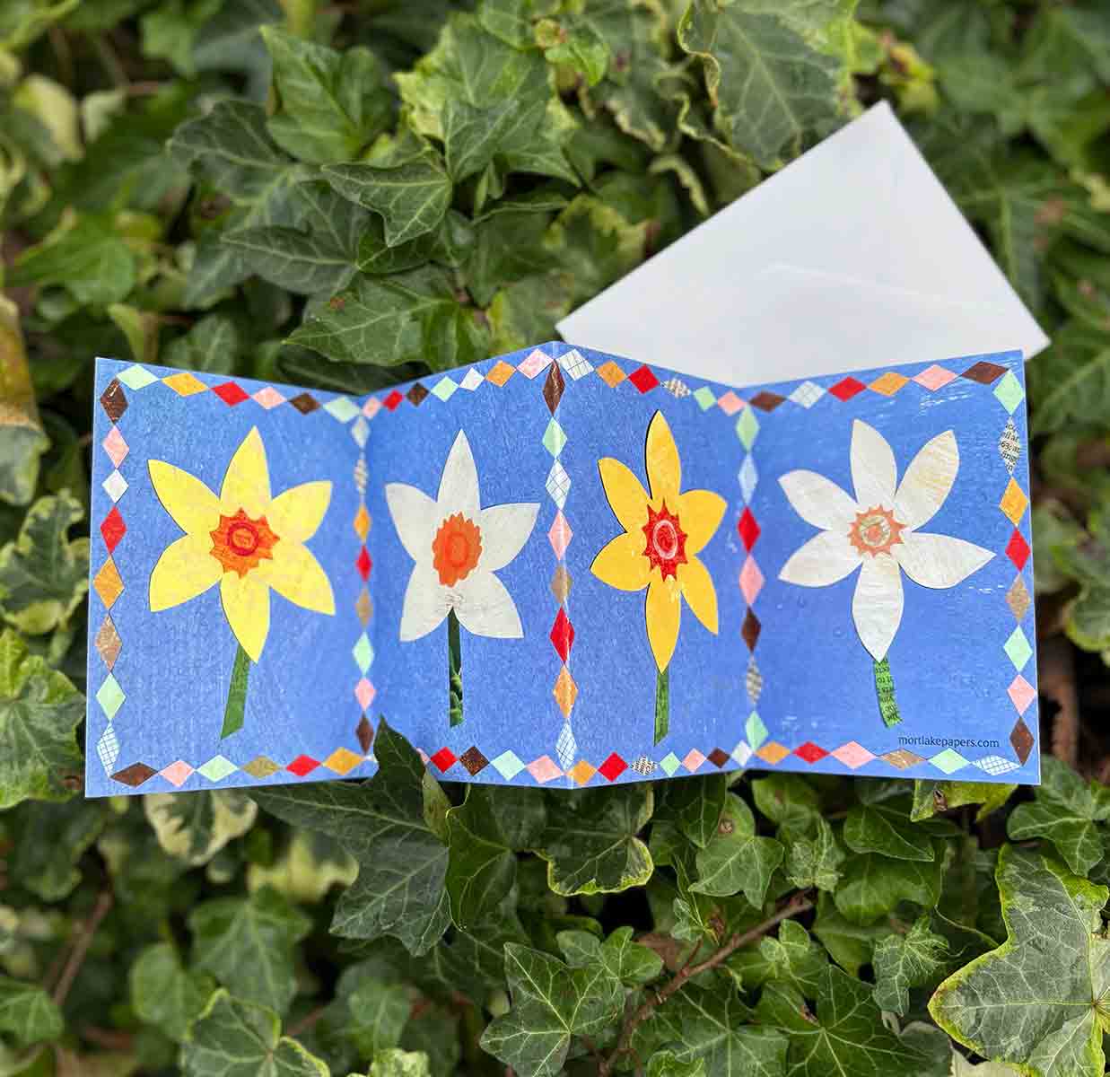 Patchwork Daffodil Concertina Card - Image 4
