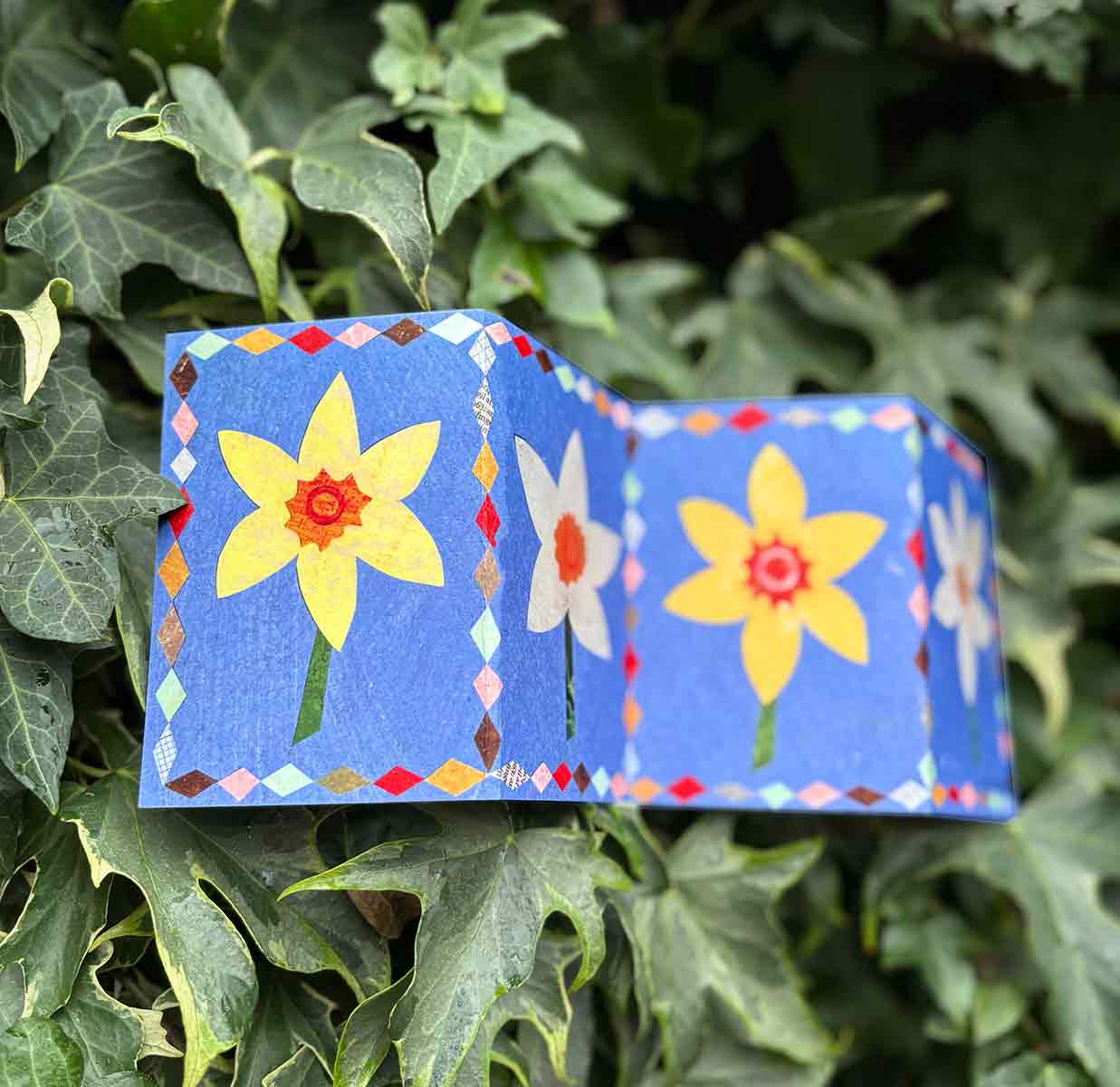 Patchwork Daffodil Concertina Card - Image 6