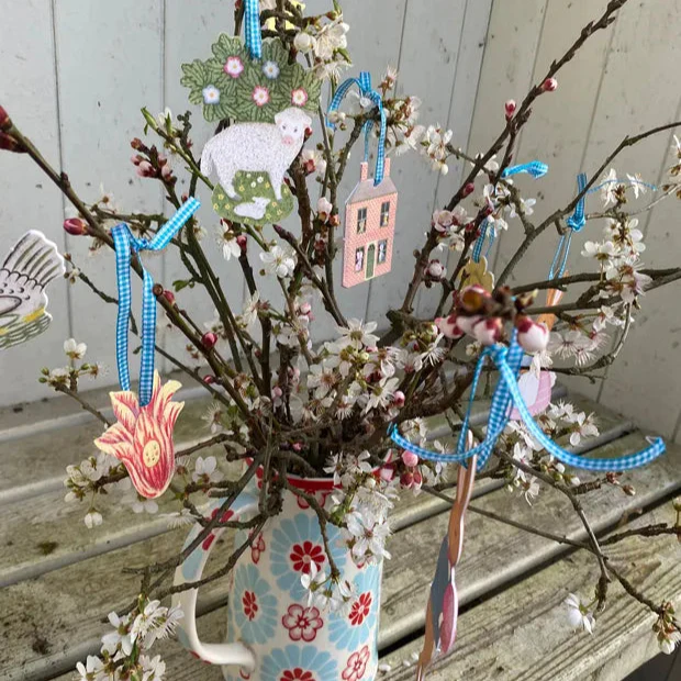 Set of 10 Die-Cut Easter Decorations - Image 2
